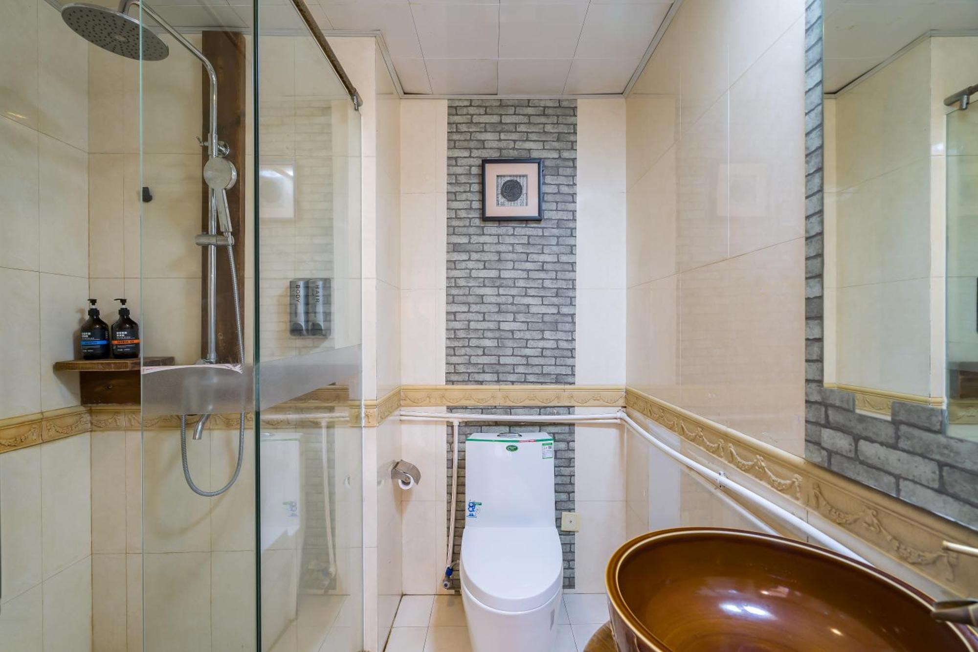 Bailu Hotel 3*